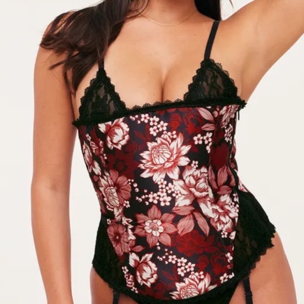 Adore Me Floral Corset Top Red Black Lace Up Garter Straps Size M NWT